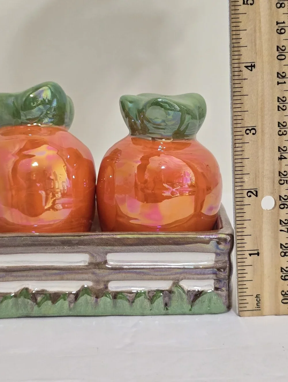 y2k PUBLIX Ceramic Salt Pepper Carrots Shaker w/Holder  Iridescent Orange Easter